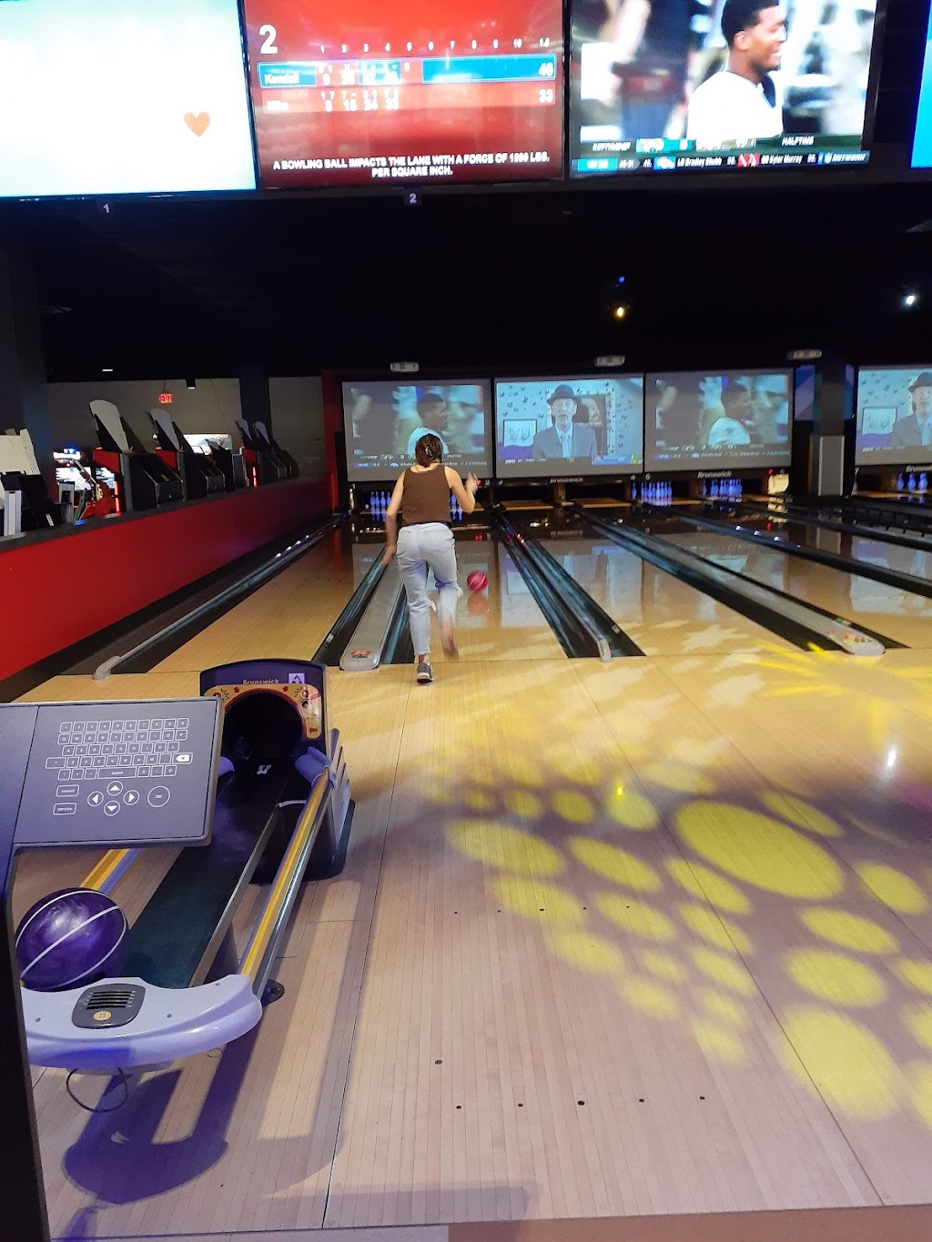 Round 1 Bowling and Amusement | 4220 Baldwin Rd, Auburn Hills, MI 48326, USA | Phone: (248) 464-6492