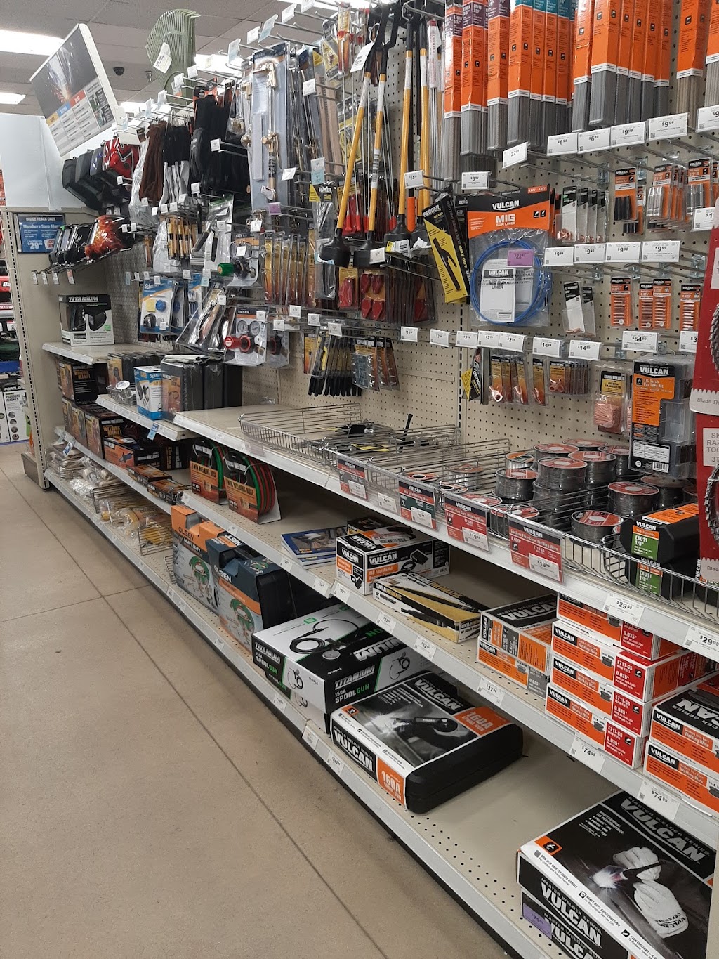 Harbor Freight Tools | 3709 Farmington Dr, Greensboro, NC 27407, USA | Phone: (336) 834-0328