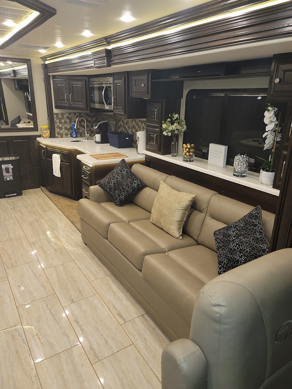 Premier Luxury RV Rentals | 646 Lincoln Blvd, Middlesex, NJ 08846, USA | Phone: (908) 227-4756