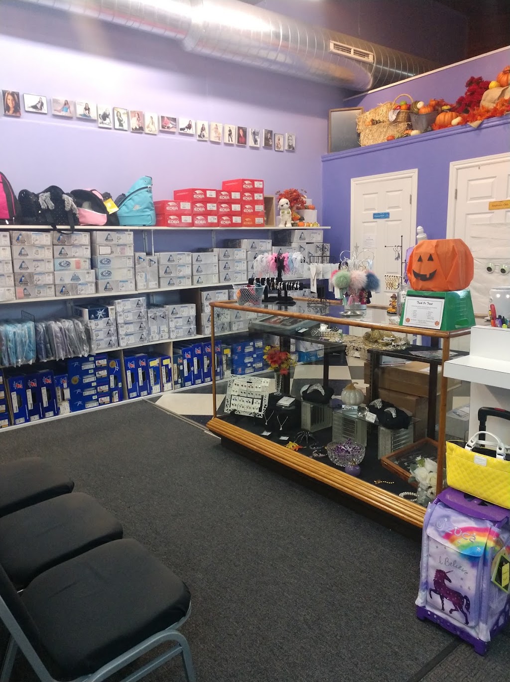 The Skaters Edge | 126 Plaza Dr, Williamsville, NY 14221, USA | Phone: (716) 636-3000