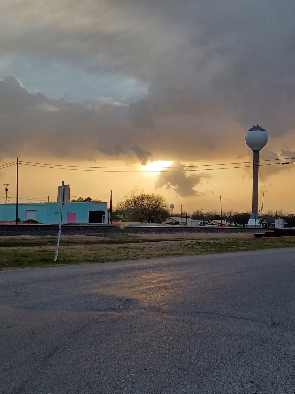 Downtown Donuts in alvord | 100 E Franklin St, Alvord, TX 76225, USA | Phone: (940) 399-7657