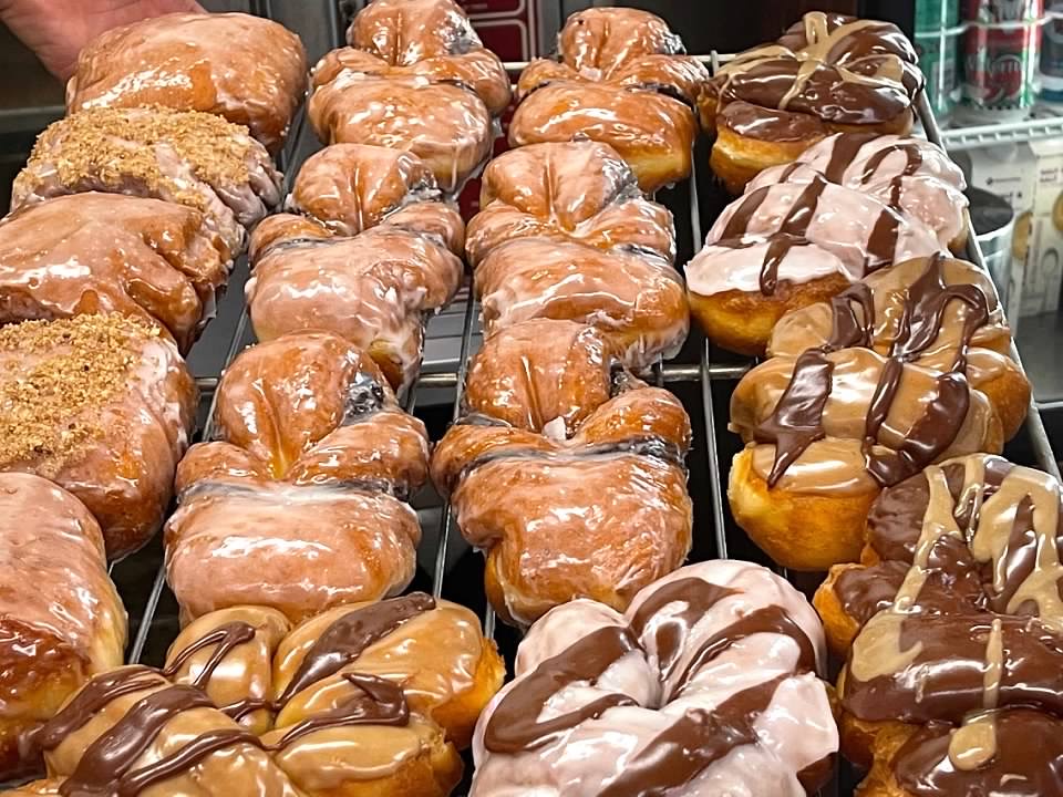 Donut Stoppe | 21461 Brookhurst St, Huntington Beach, CA 92646, USA | Phone: (714) 963-1100