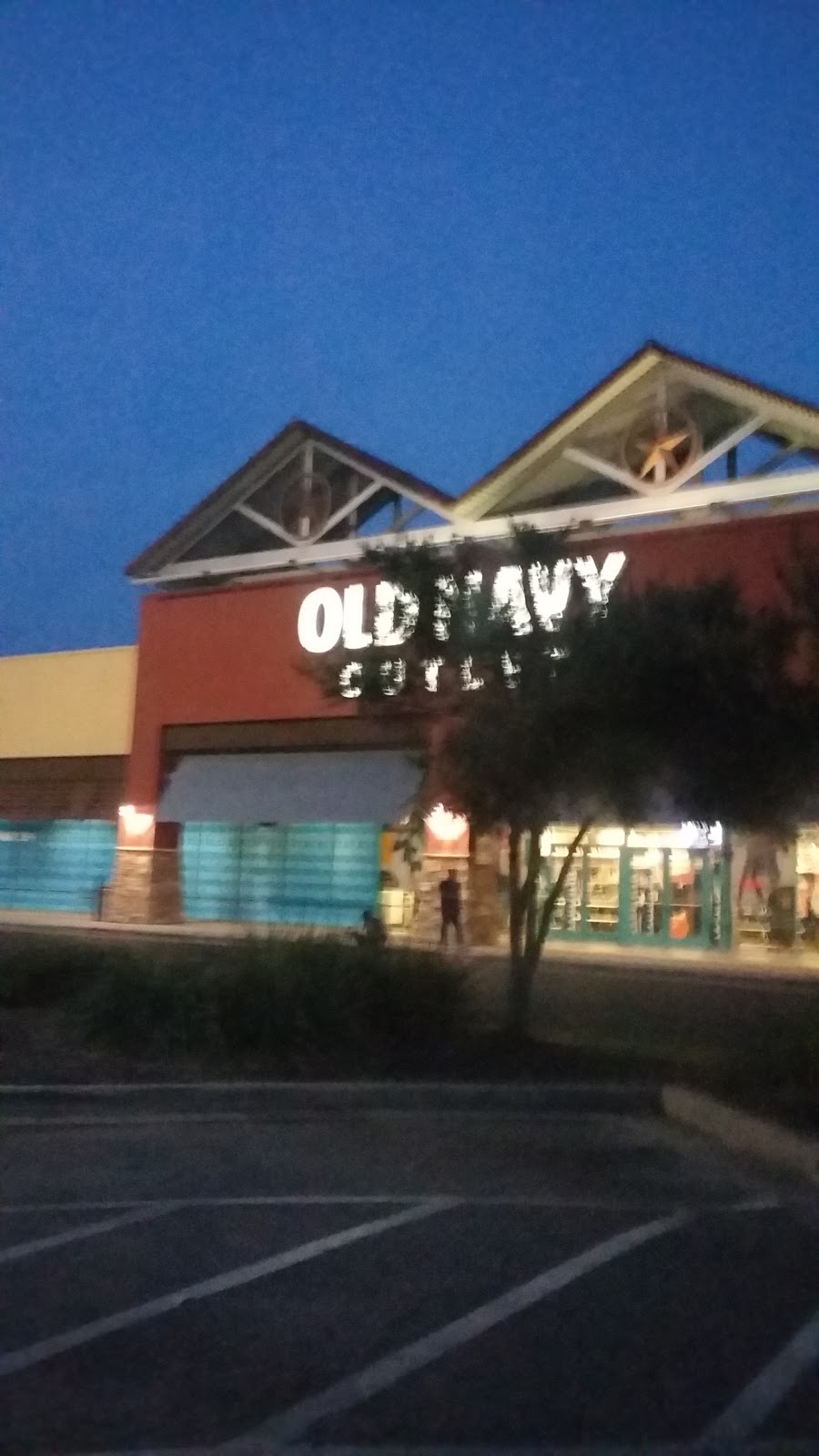 Old Navy Outlet | 4015 IH 35 S, San Marcos, TX 78666, USA | Phone: (737) 213-1033