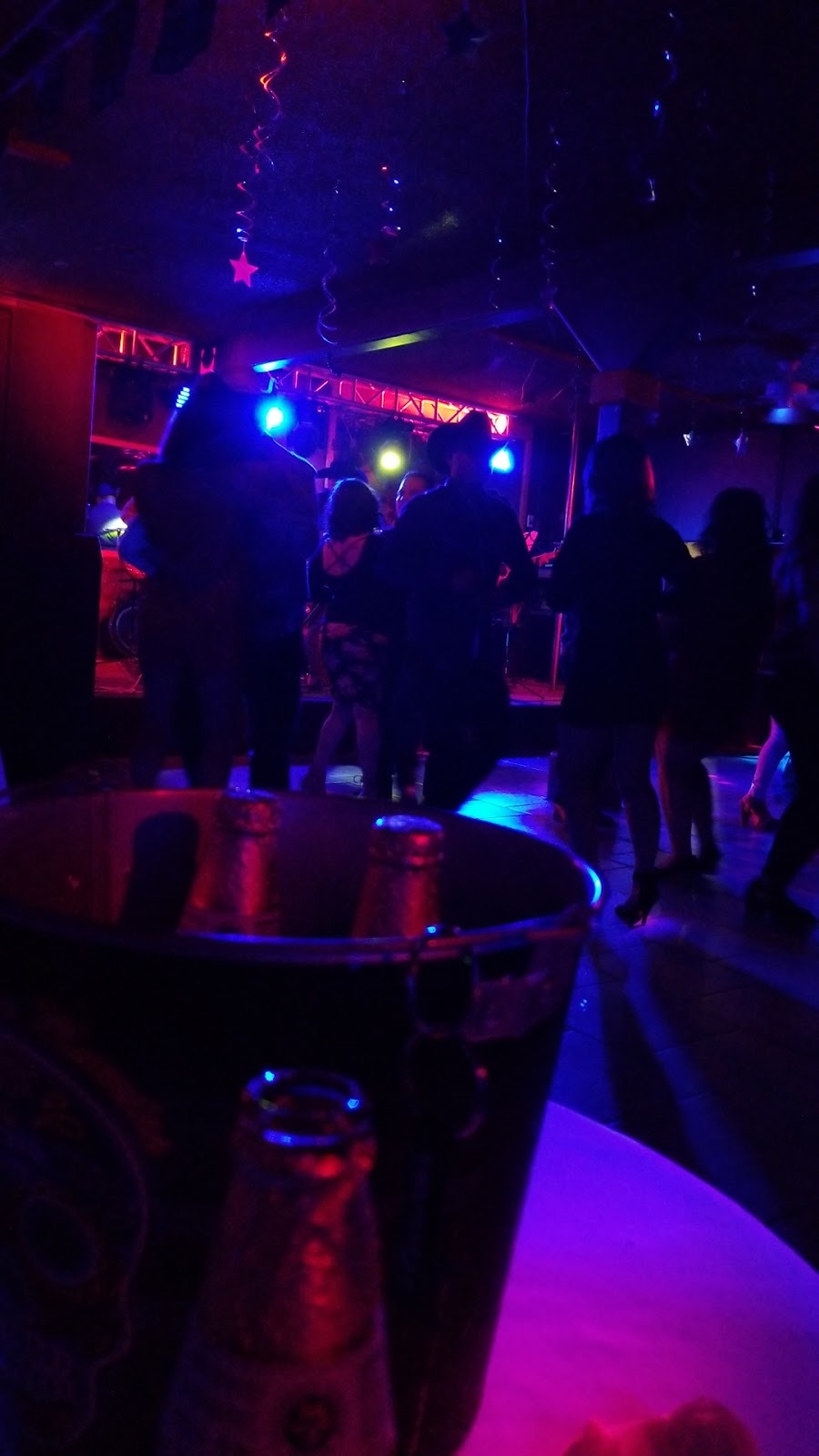 El Mexico Night Club | 2726 S Elm Ave, Fresno, CA 93706, USA | Phone: (559) 304-5566