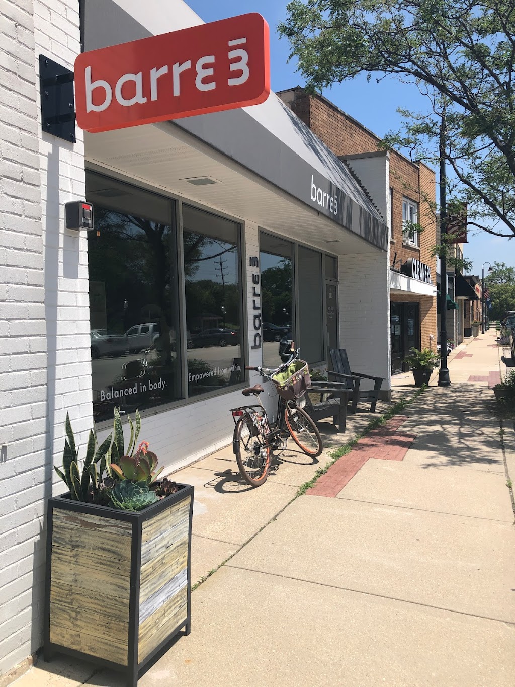 barre3 | 158 Burlington Ave, Clarendon Hills, IL 60514, USA | Phone: (630) 819-5112