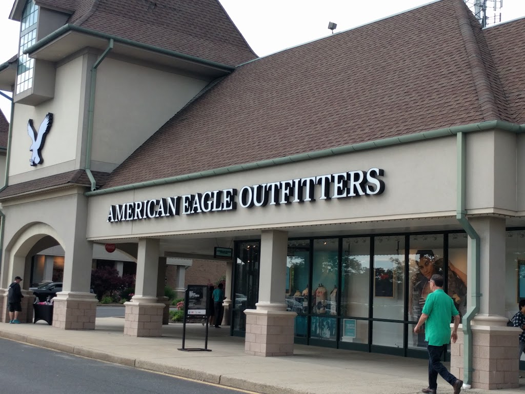 American Eagle Outlet | 537 Monmouth Rd Suite 116a, Jackson Township, NJ 08527, USA | Phone: (732) 928-4967