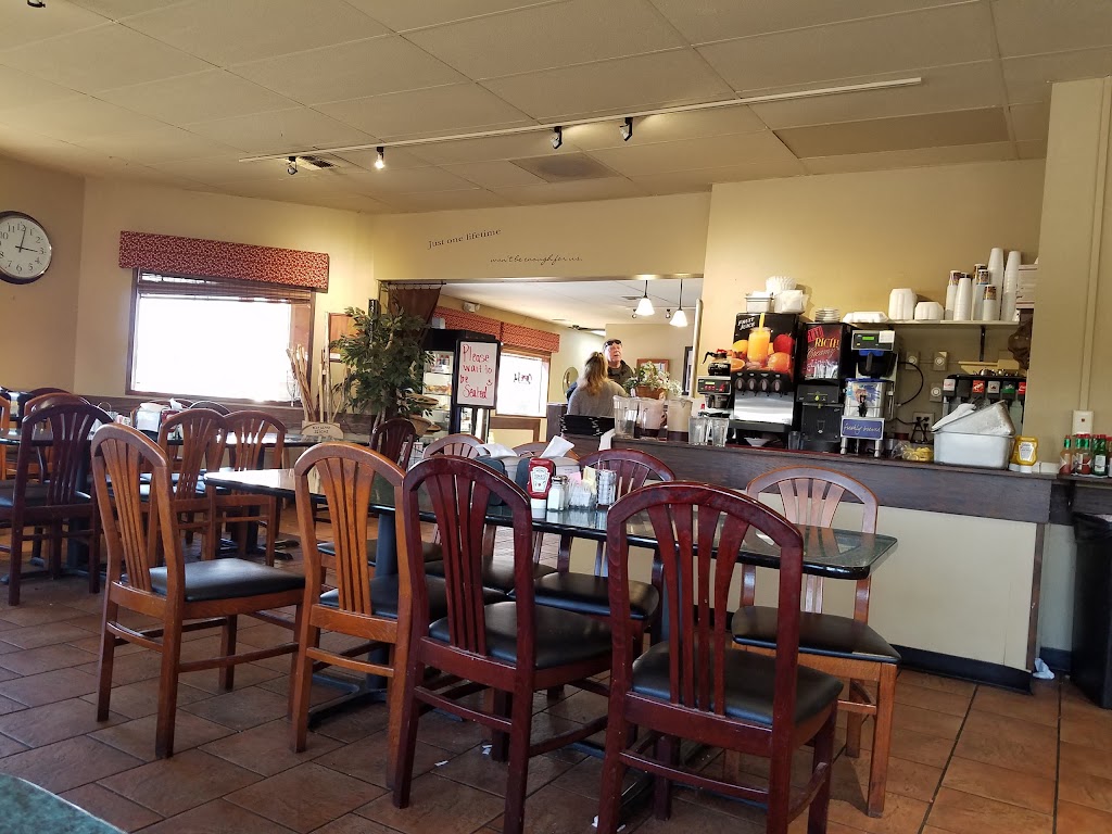 Thunderbird Restaurant | 7121 Waller Rd E, Tacoma, WA 98443, USA | Phone: (253) 536-3162