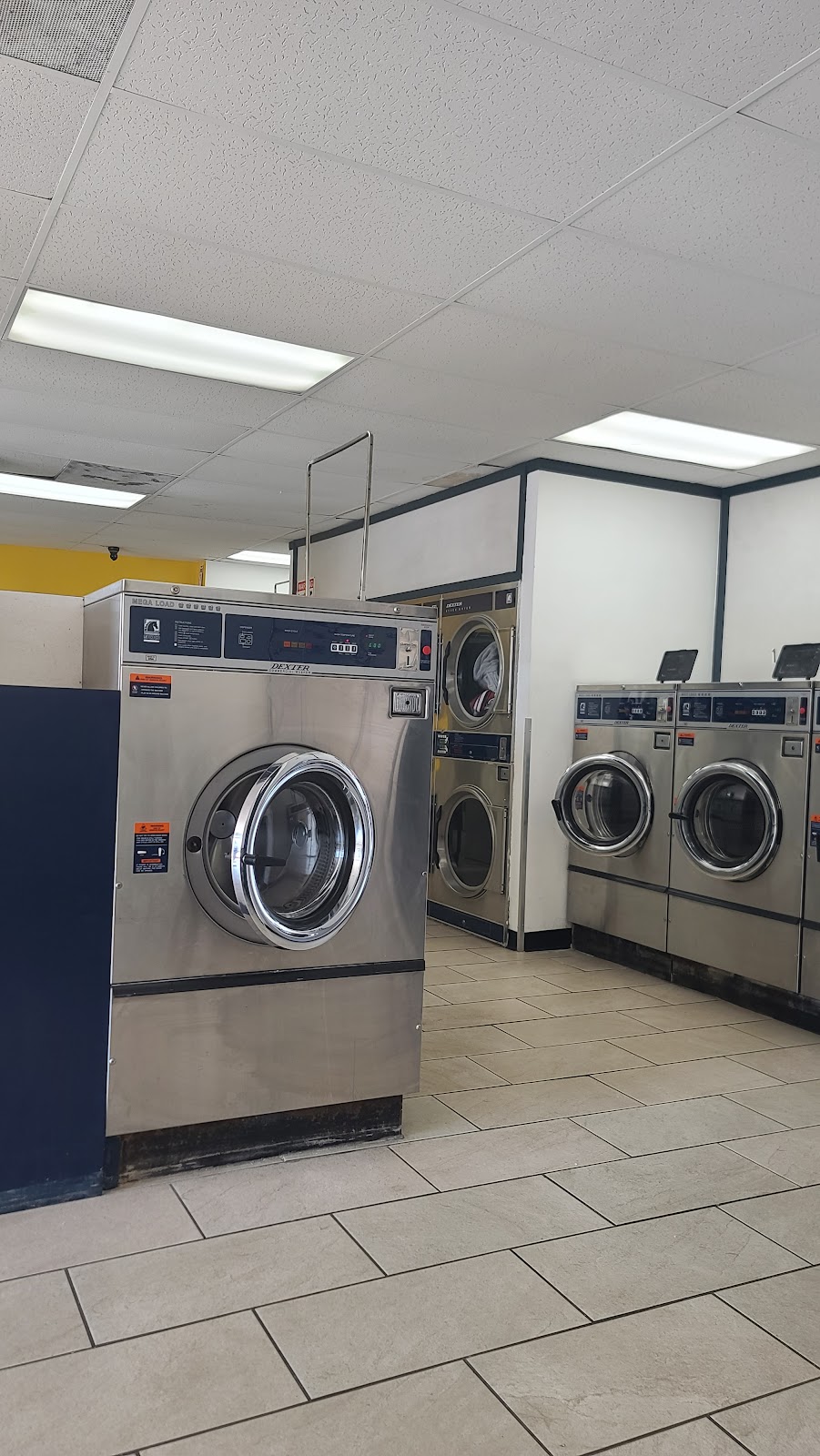 Valencia Coin Laundry | 277 S Gilbert St, Fullerton, CA 92833, USA | Phone: (213) 342-1235