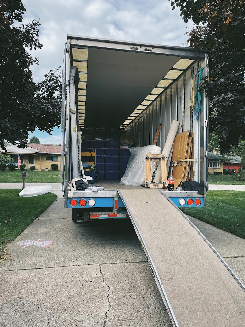 Grosse Pointe Moving & Storage | 11850 E Jefferson Ave, Detroit, MI 48214, USA | Phone: (313) 822-4400