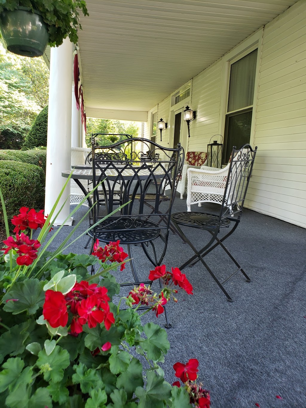 1898 Red Bud Bed & Breakfast | 600 N Lexington Ave, Wilmore, KY 40390, USA | Phone: (859) 215-6000