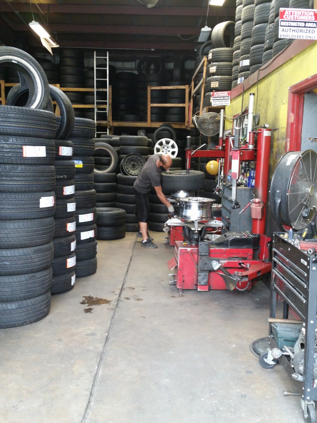 R & A Tire | 4248 N Henry Blvd, Stockbridge, GA 30281, USA | Phone: (770) 474-2700