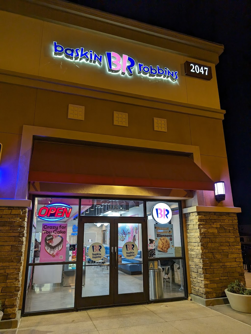 Baskin-Robbins | 2047 Rancho Valley Dr suite 430, Pomona, CA 91766, USA | Phone: (909) 729-5019