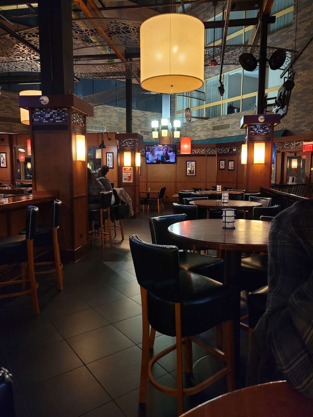 Bar Louie - Matteson | 500 Holiday Plaza Dr, Matteson, IL 60443, USA | Phone: (708) 898-0124