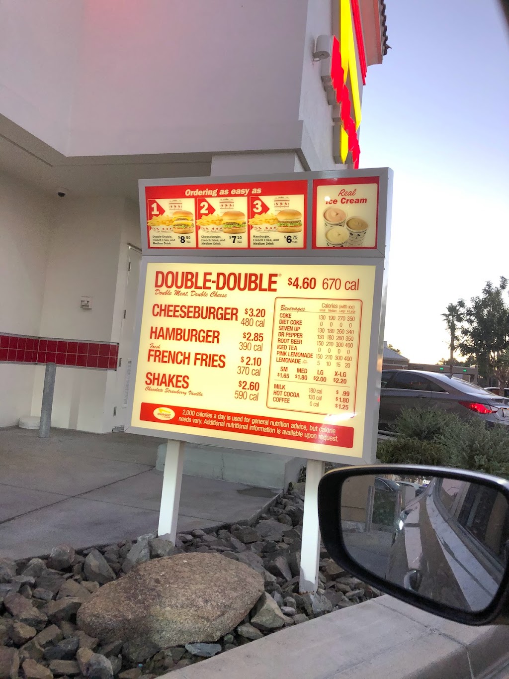 In-N-Out Burger | 2770 W Peoria Ave, Phoenix, AZ 85029, USA | Phone: (800) 786-1000