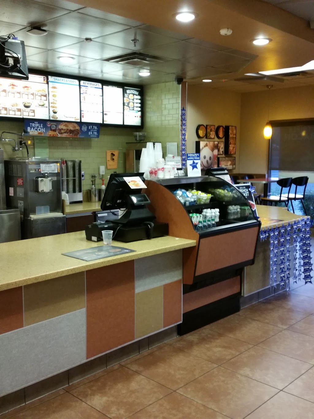 Jack in the Box | 2645 W Carefree Hwy, Phoenix, AZ 85085, USA | Phone: (623) 587-9515