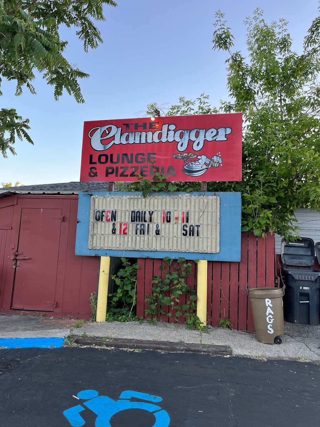 The Clamdigger | 1540 E Elm Ave, Monroe, MI 48162, USA | Phone: (734) 243-2800