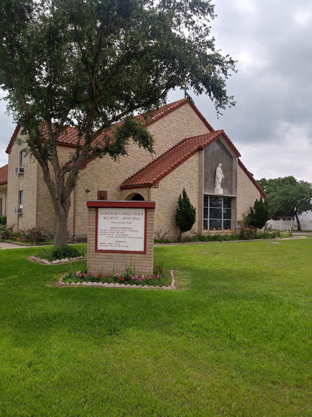 Sacred Heart Catholic Church | 906 E Sinton St, Sinton, TX 78387, USA | Phone: (361) 364-1768