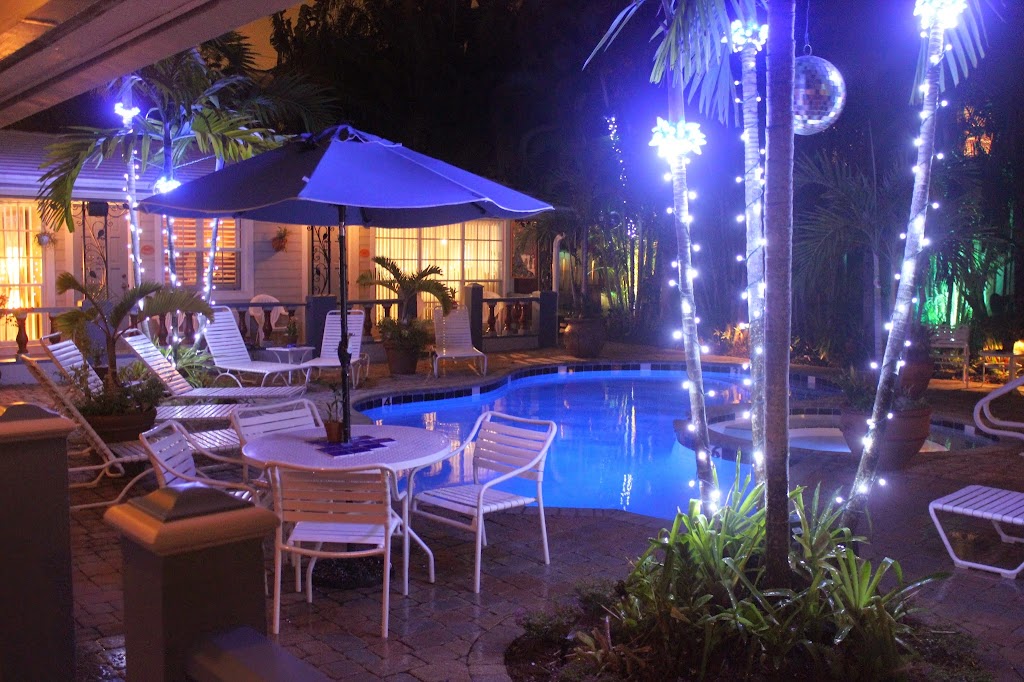 Coral Reef Guesthouse | 2609 NE 13th Ct, Fort Lauderdale, FL 33304, USA | Phone: (954) 568-0292