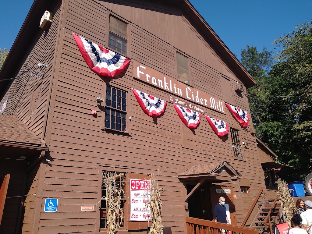 Franklin Cider Mill | 7450 Franklin Rd, Bloomfield Hills, MI 48301, USA | Phone: (248) 626-8261