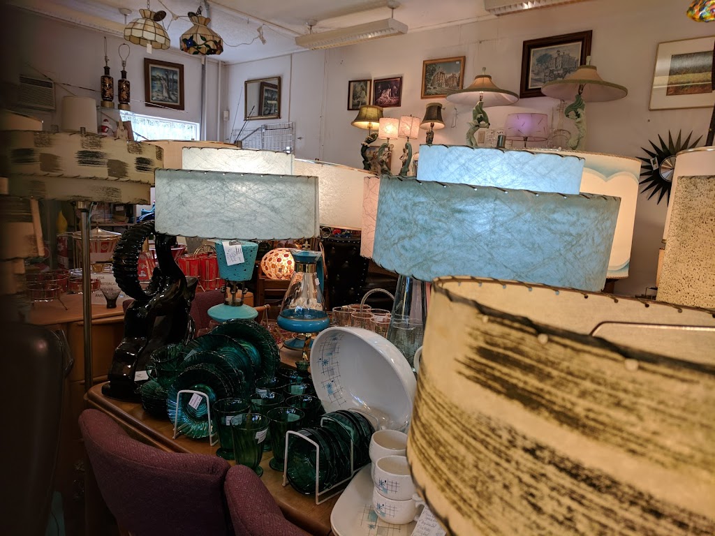 Timeless Antiques & Collectibles | 14988 2nd St NE, Aurora, OR 97002, USA | Phone: (503) 678-6987