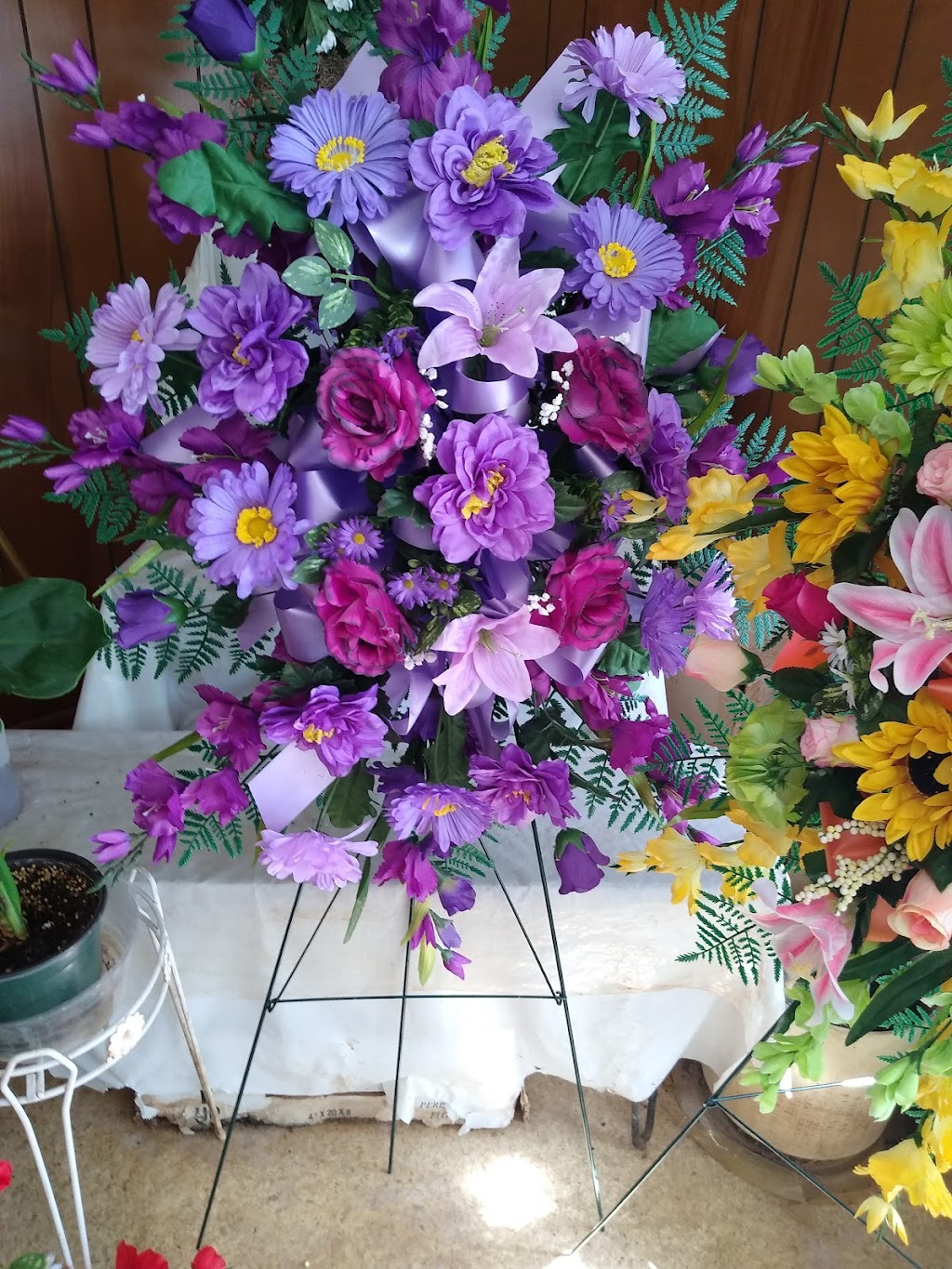 Floresville Flower Shop | 1100 Hospital Blvd, Floresville, TX 78114, USA | Phone: (830) 393-2600