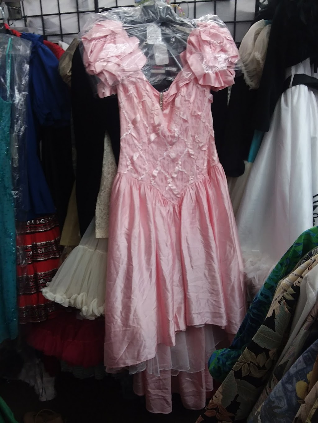 La Boutique Consignment | 146 N Harvard St, Hemet, CA 92543, USA | Phone: (951) 255-4411