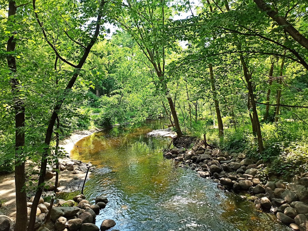 Minnehaha Creek Park | W Minnehaha Pkwy & W 51st St Minneapolis, MN 55419, W Minnehaha Pkwy, Minneapolis, MN 55419, USA | Phone: (612) 230-6400