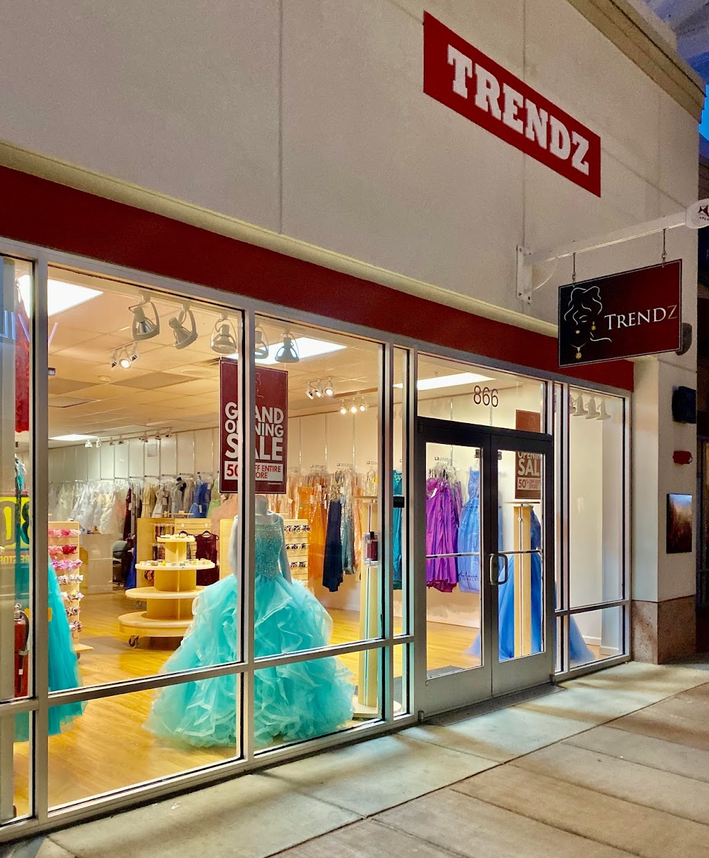 Trendz Outlet | 1 Premium Outlet Blvd Store #866, Tinton Falls, NJ 07753, USA | Phone: (848) 217-2398