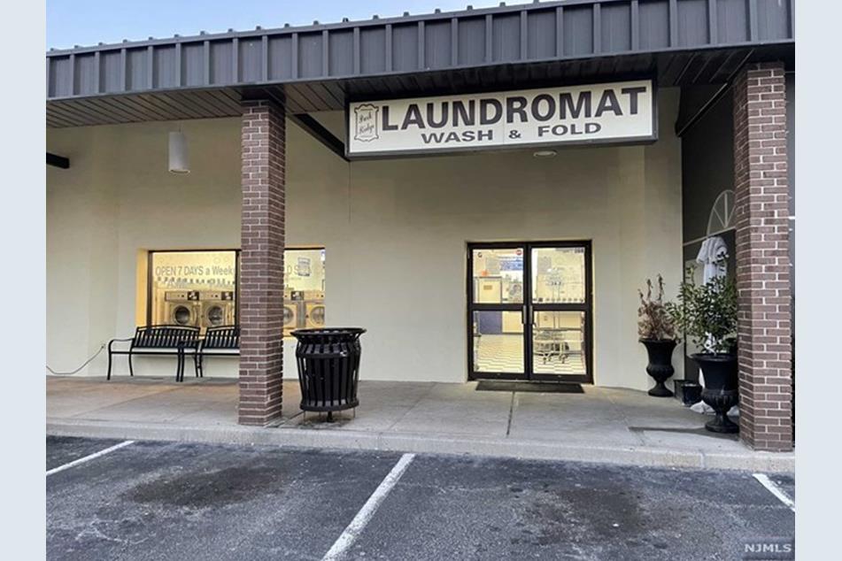 Park Ridge Laundromat Wash | 168 Kinderkamack Rd G, Park Ridge, NJ 07656, USA | Phone: (201) 307-9846