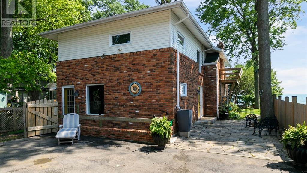 Waterside Lakehouse | 157 Adelaide St, Harrow, ON N0R 1G0, Canada | Phone: (519) 984-1672