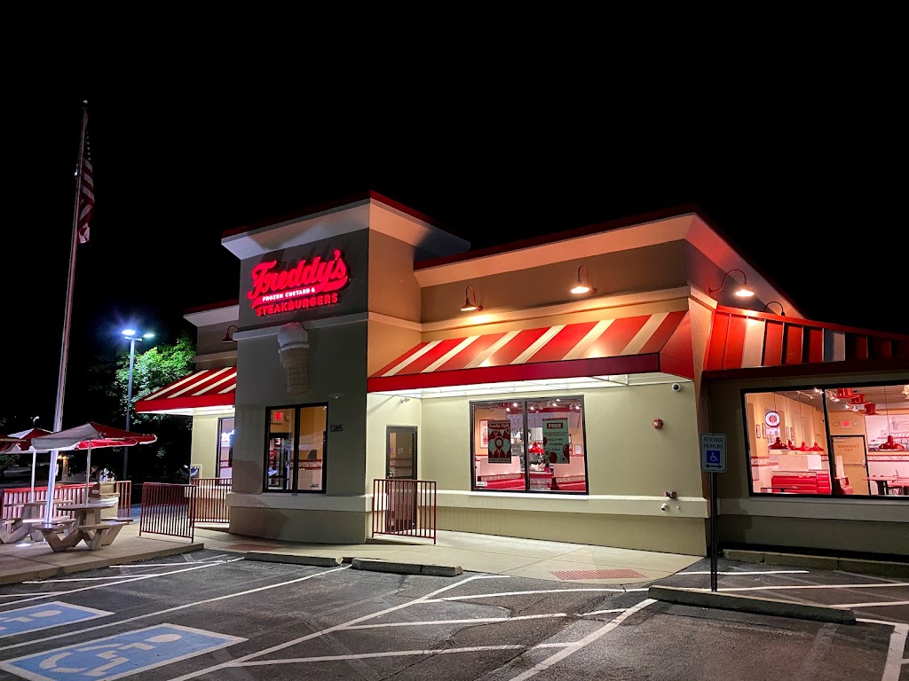 Freddys Frozen Custard & Steakburgers | 1365 Jungermann Rd, St Peters, MO 63376, USA | Phone: (636) 447-2496