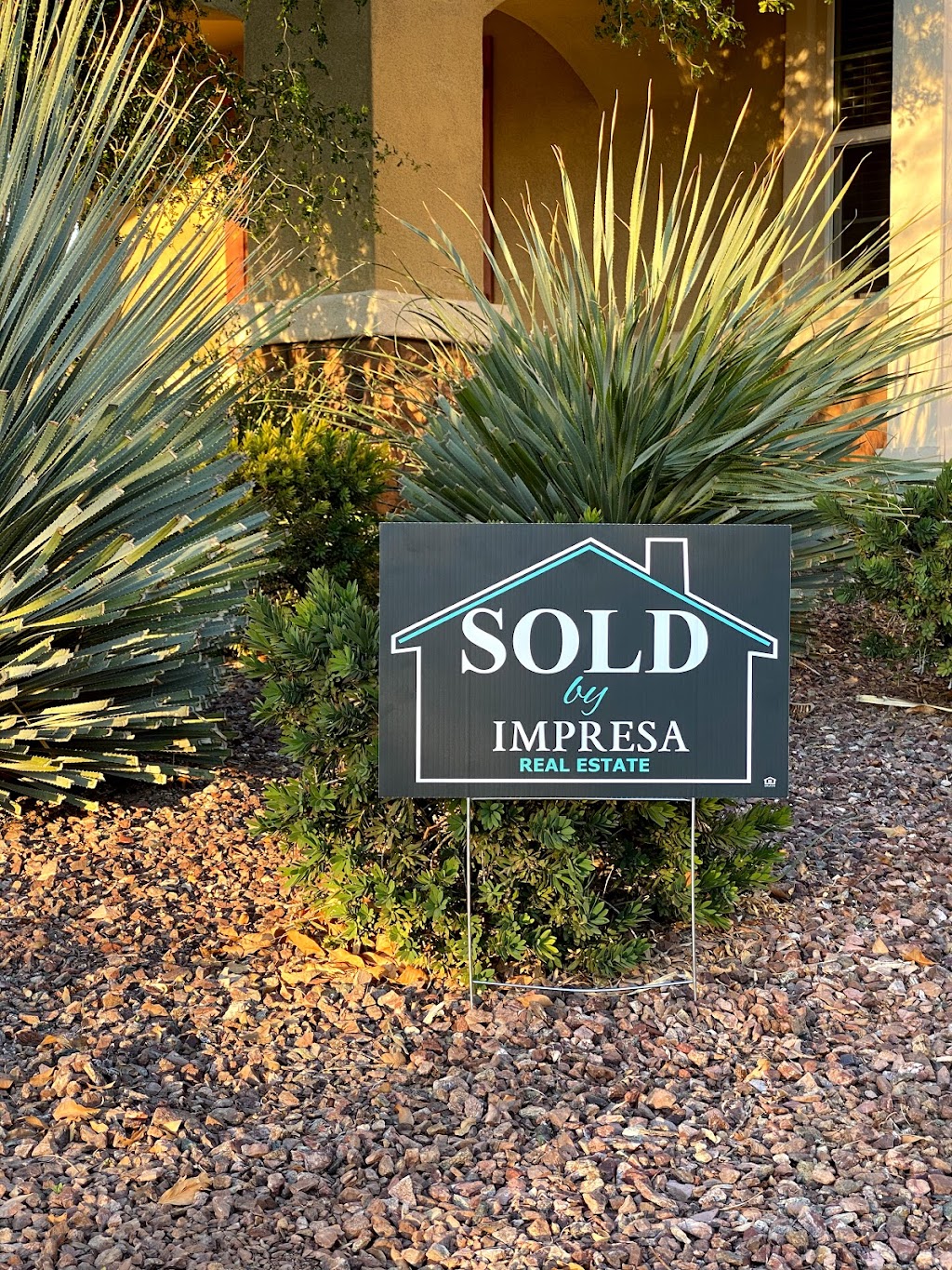 LAURIE MENDOZA - Realtor In Verrado | Main Street at, Verrado, Buckeye, AZ 85396, USA | Phone: (623) 570-9555