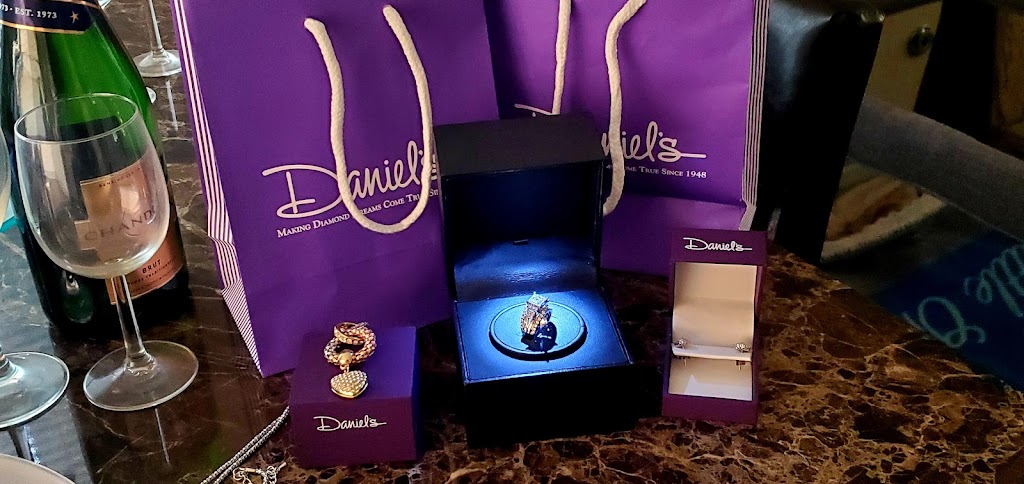 Daniels Jewelers | 2200 W Florida Ave Suite #120, Hemet, CA 92545, USA | Phone: (951) 652-1200