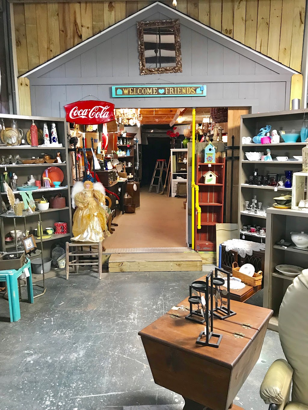This That and More Indoor Flea Market | 43123 Weber City Rd #7833, Gonzales, LA 70737, USA | Phone: (225) 647-3532