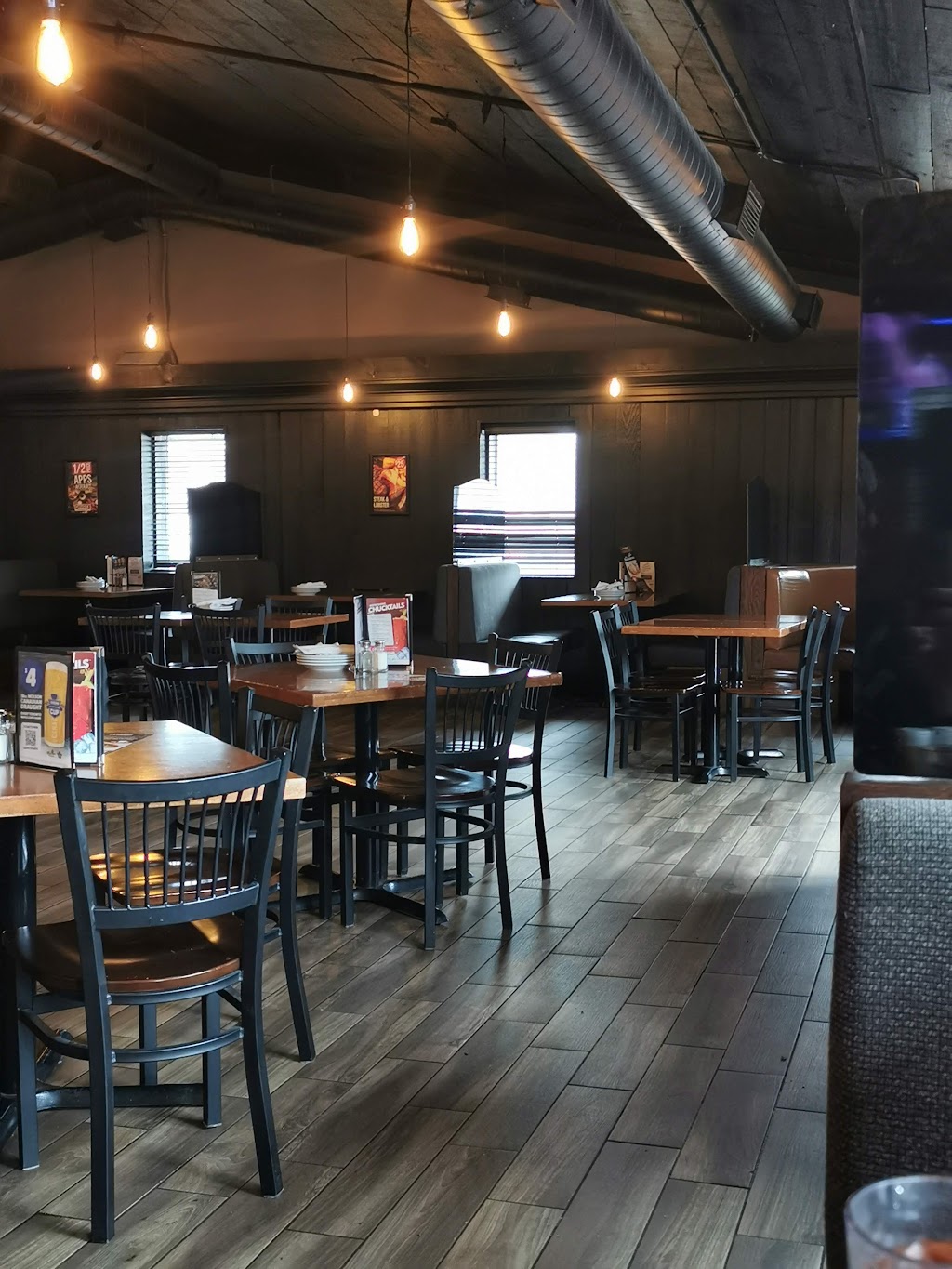 Chucks Roadhouse Bar & Grill | 6675 Tecumseh Rd E, Windsor, ON N8T 1E7, Canada | Phone: (226) 221-9800