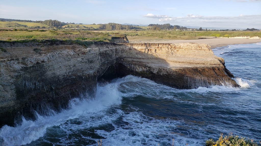 Hole In The Wall Beach | CA-1, Santa Cruz, CA 95060, USA | Phone: (831) 423-9703