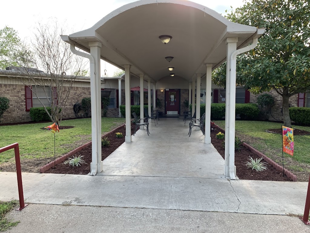 Chisolm Trail Nursing & Rehab Center | 107 N Medina St, Lockhart, TX 78644, USA | Phone: (512) 398-5213