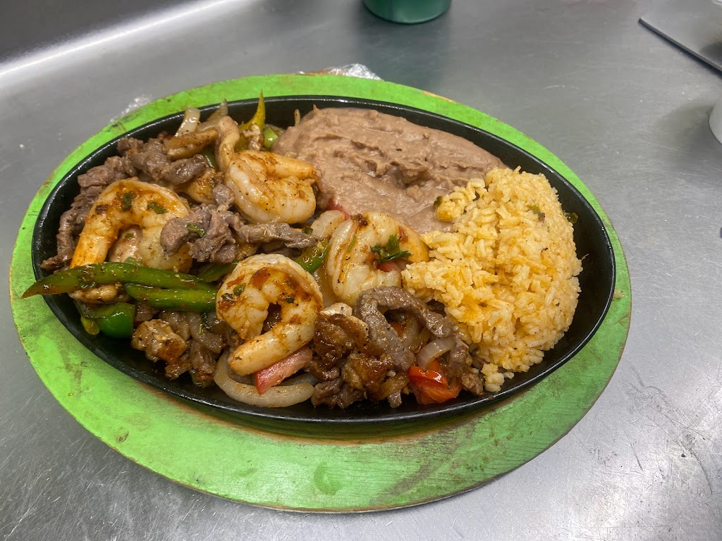 El Tropiko Seafood & Grill | 1810 TX-132, Natalia, TX 78059, USA | Phone: (830) 663-9855