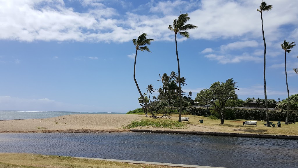 Waiʻalae Beach Park | 4925 Kahala Ave, Honolulu, HI 96816, USA | Phone: (808) 768-3003