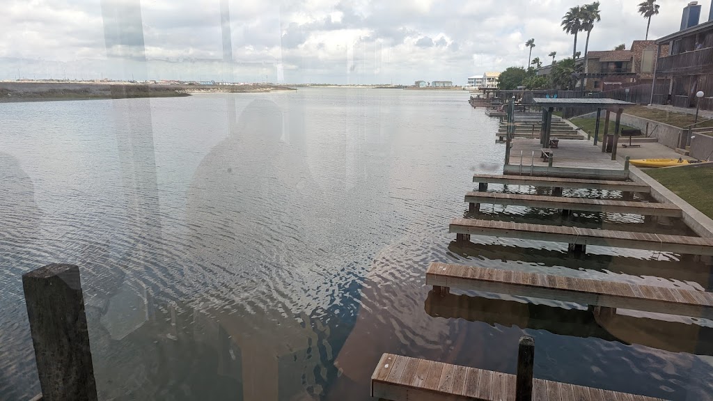 Boathouse Bar and Grill | 15241 Leeward Dr, Corpus Christi, TX 78418, USA | Phone: (361) 589-9601