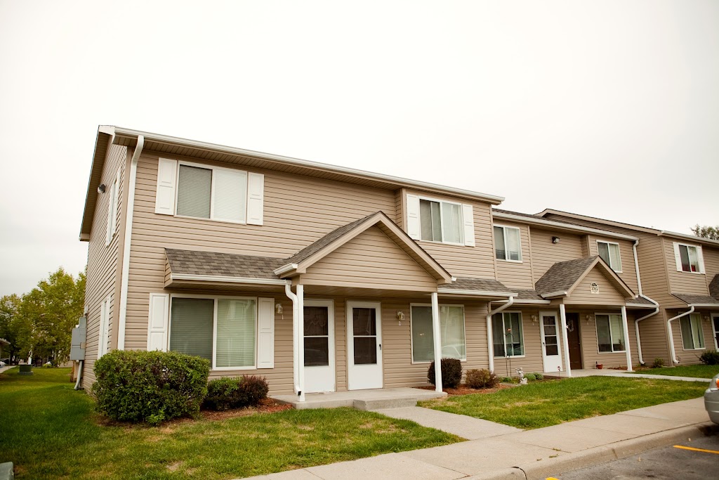 The Bluffs Apartments and Townhomes | 2065 Nash Blvd, Council Bluffs, IA 51501 | Phone: (712) 325-6566