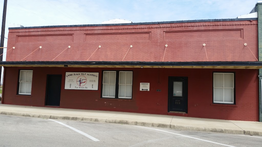 Ennis Black Belt Academy | 105 SW Main St, Ennis, TX 75119 | Phone: (972) 825-2628