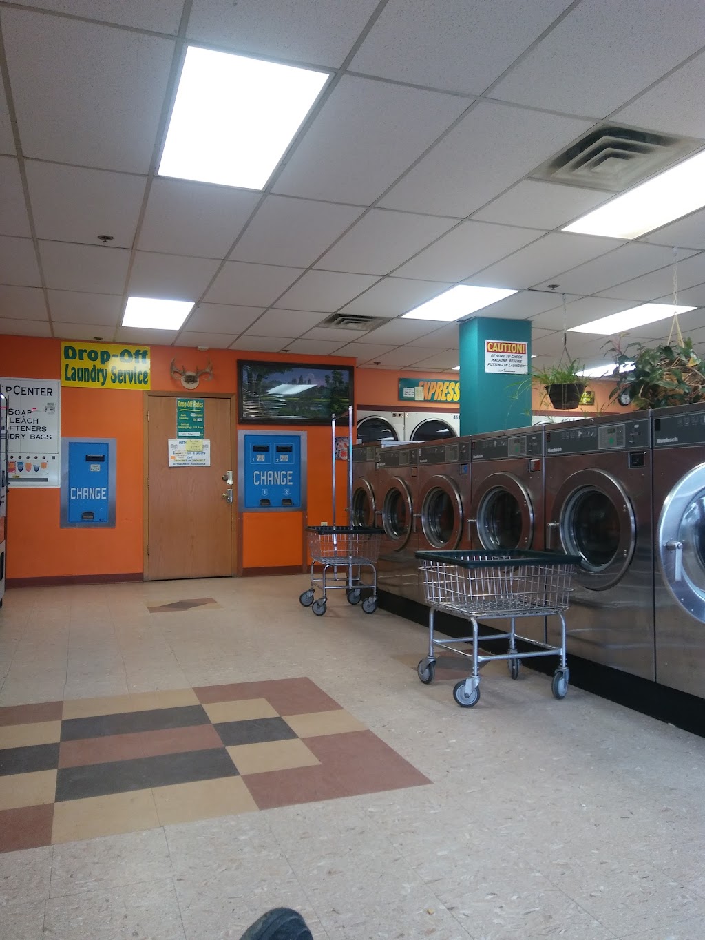 D Family Laundromat | 6634 Lake Otis Pkwy E, Anchorage, AK 99507, USA | Phone: (907) 344-6634