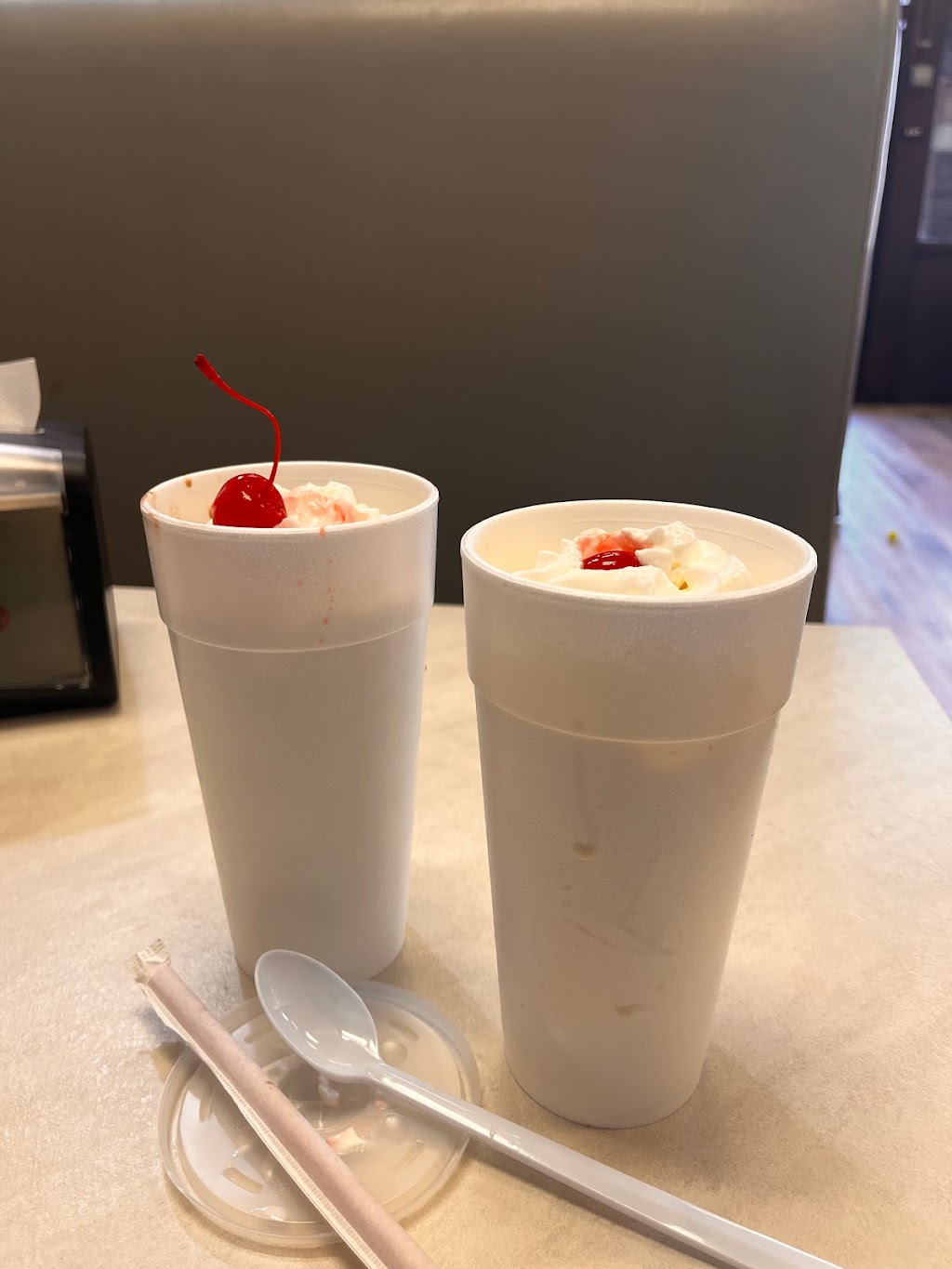 Lulus Ice Cream Parlor & Treatery | 2056 E Canal Dr, Turlock, CA 95380, USA | Phone: (209) 667-5858