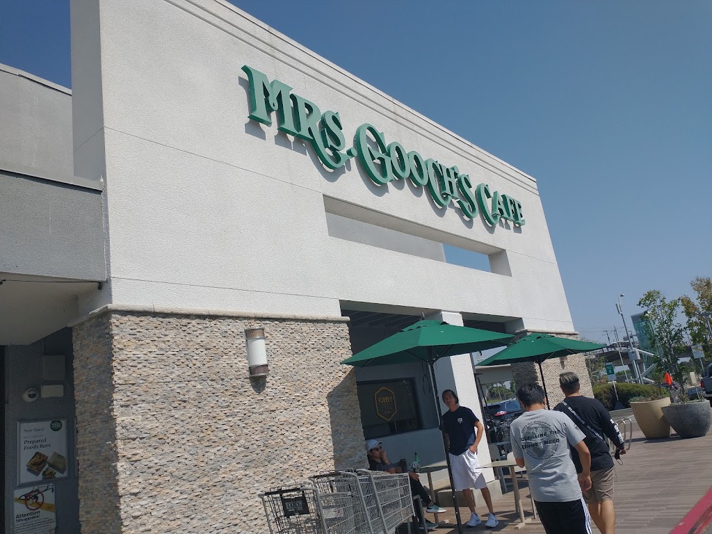 International Market & Grill | 3211 Holiday Ct #100, La Jolla, CA 92037, USA | Phone: (858) 535-9700