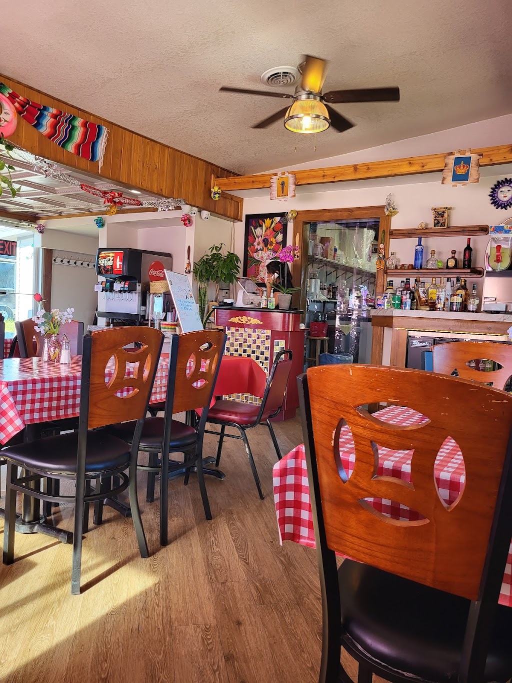 Sol y Luna Mexican American Restaurant | 28432 N Lake Dr, Waterford, WI 53185, USA | Phone: (262) 922-0045