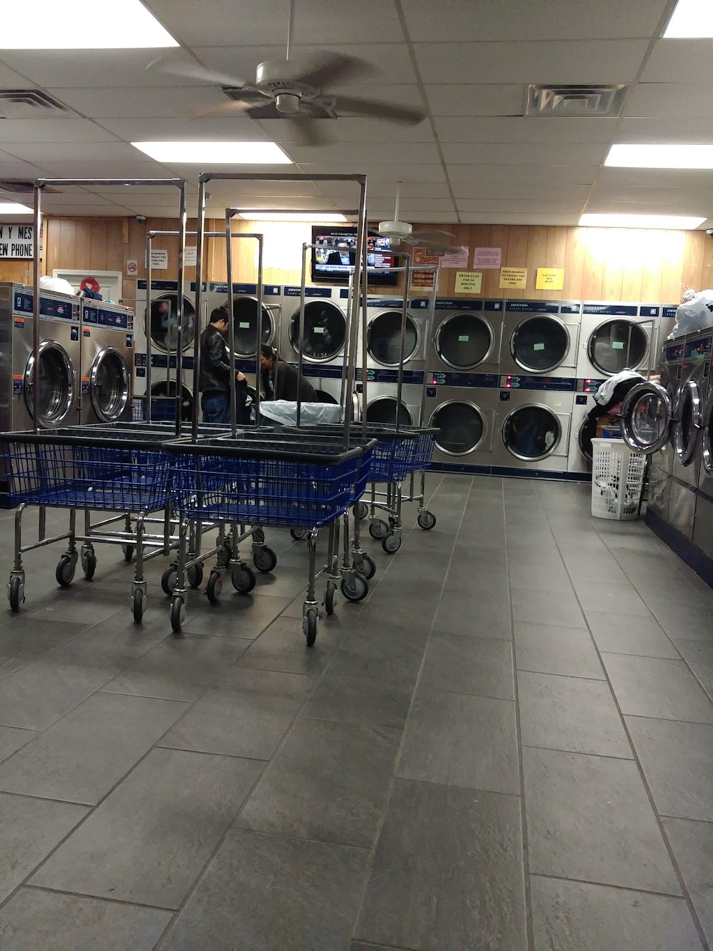 Golden Wash Laundromat | 3704 Klondike Ln, Louisville, KY 40218, USA | Phone: (502) 409-5464