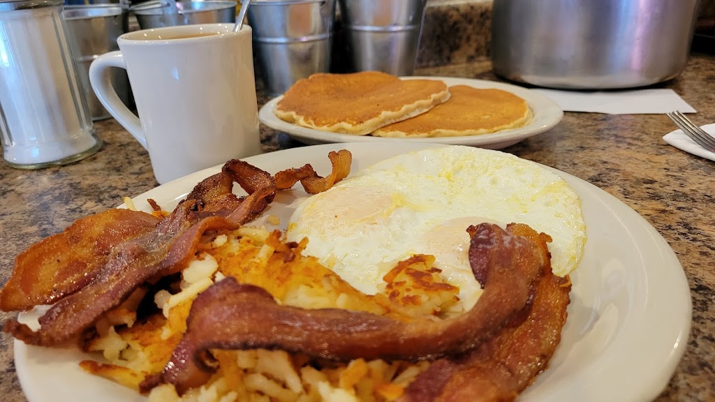 Sunrise Cafe | 100 Williams Ave, Cleburne, TX 76033, USA | Phone: (817) 645-0055