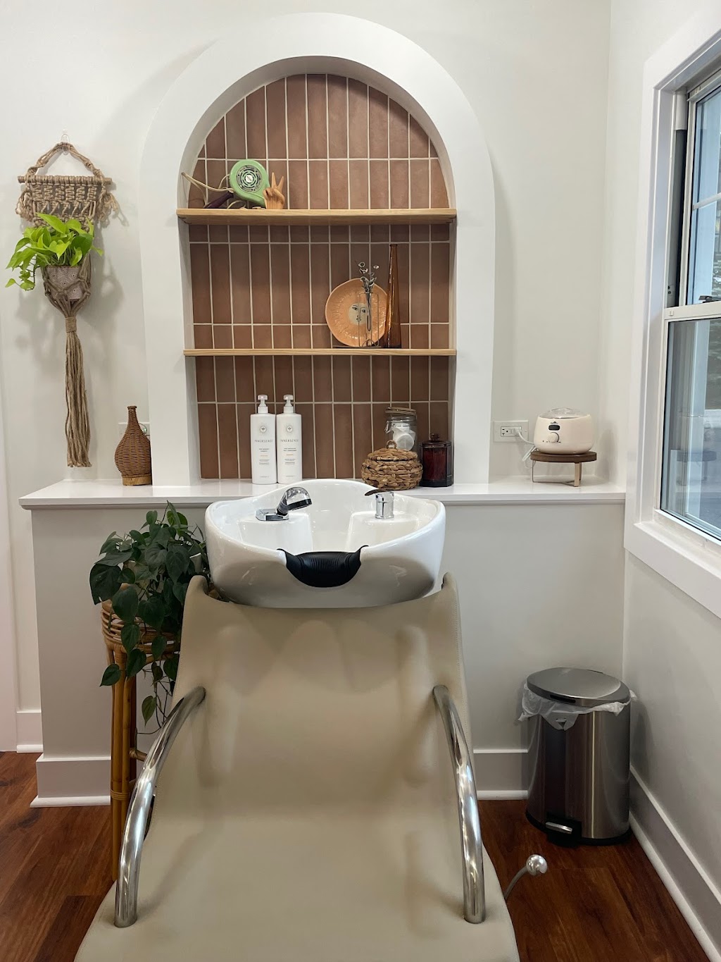 Mindful Roots Salon | 1724 E Grand Ave, Lindenhurst, IL 60046, USA | Phone: (847) 975-9430