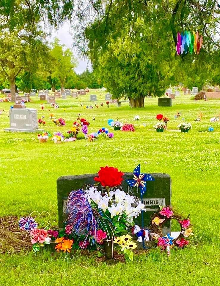 Fairlawn Burial Park | 2401 Carey Blvd, Hutchinson, KS 67501, USA | Phone: (620) 888-7165